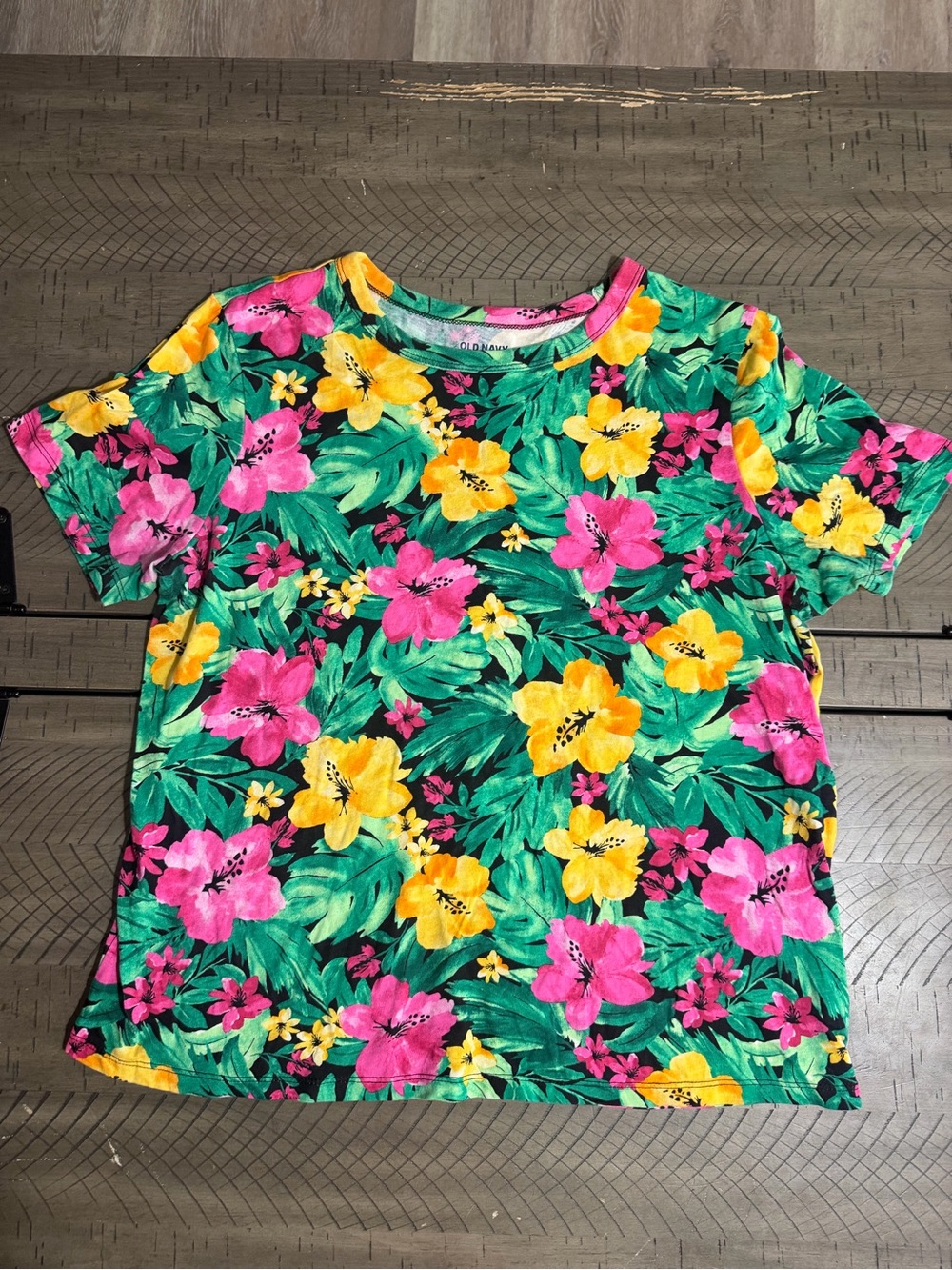 Old Navy Floral Scoop Neck Tee in Green, Pink & Yellow
